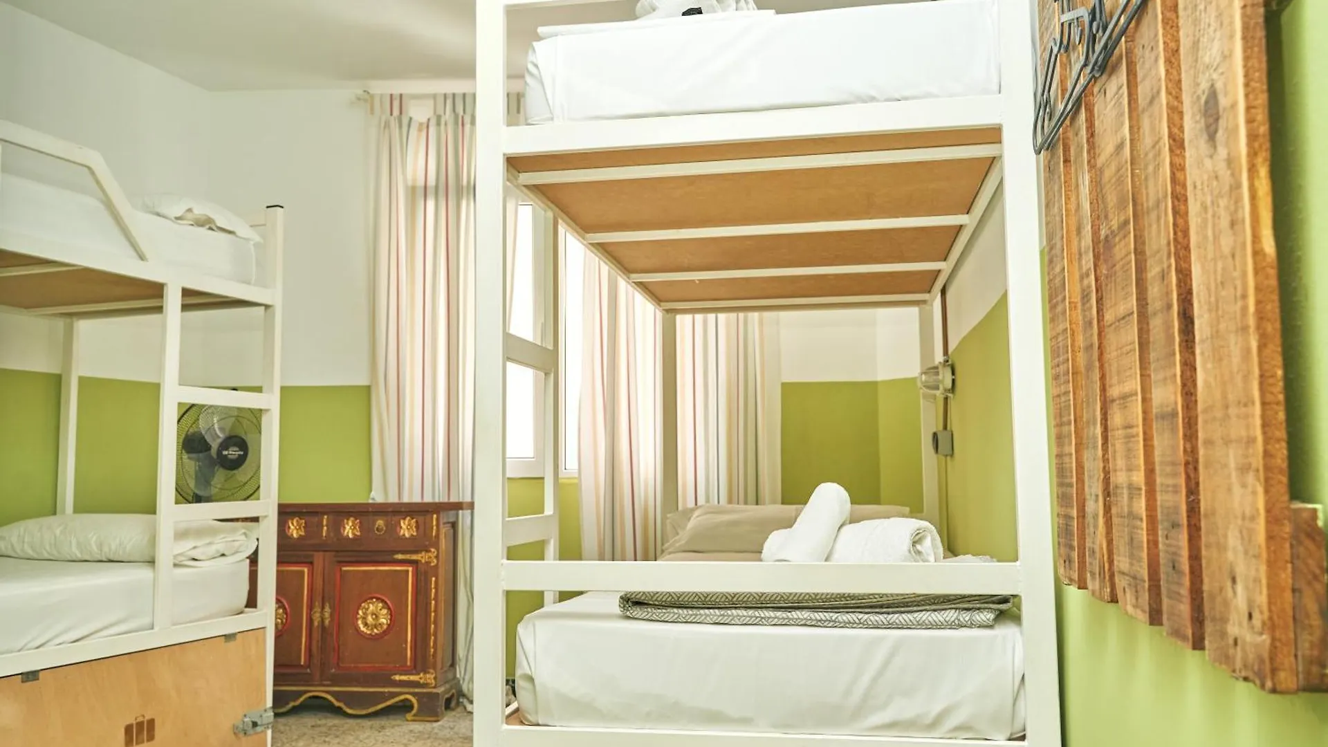 Loft Hostal Group Lloret de Mar Ostello
